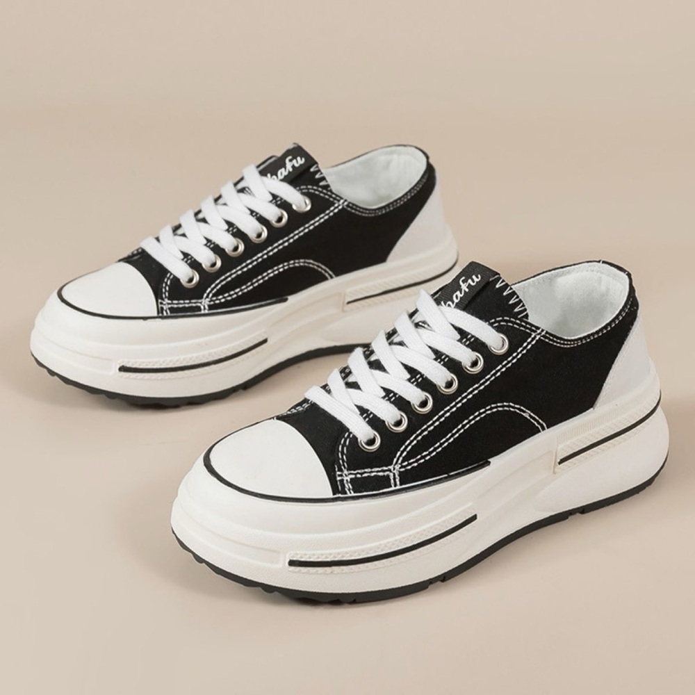 Lace Round Toe Platform Sneaker